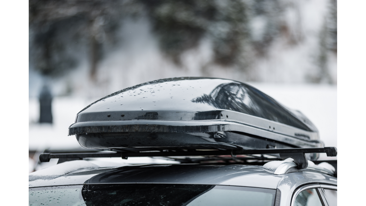 Streamlined car roof box on the car roof