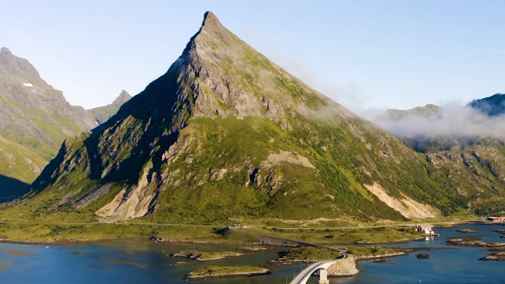climbing-flakstadtinden,-lofoten,-norway