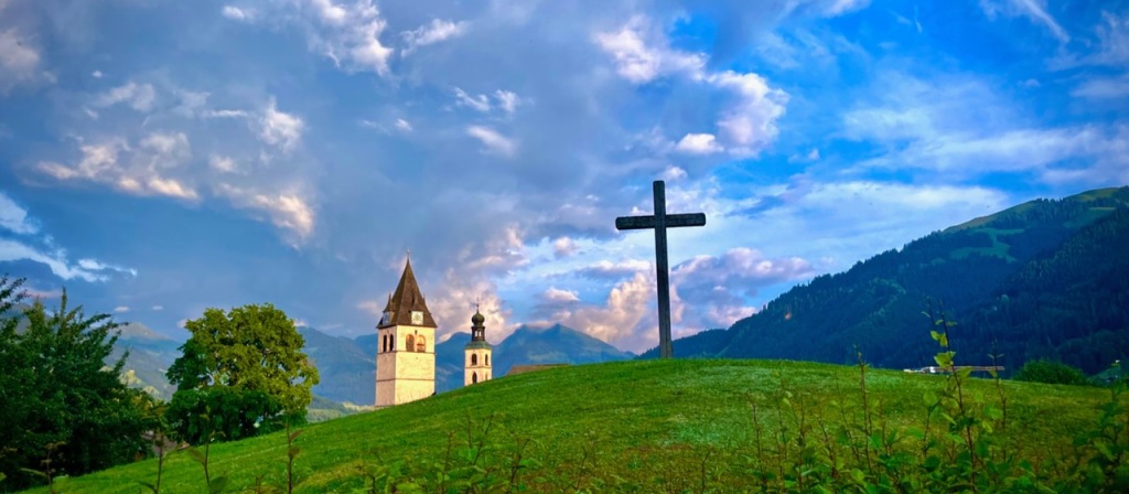hiking-the-hahnenkamm,-kitzbuhel,-austria