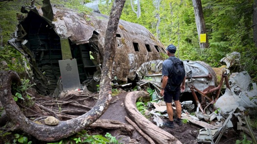 dakota-576-crash-trail,-vancouver-island